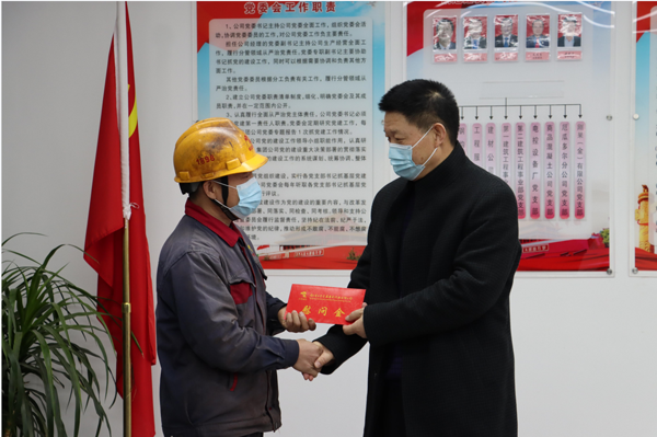 集團公司黨委委員、副總經理胡新付到公司走訪慰問