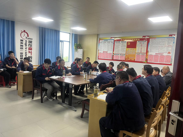 王伍升到建材研究室、建材公司調(diào)研